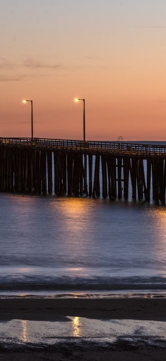 Sunset over the Pacific Ocean at the pier in Pismo Beach, California