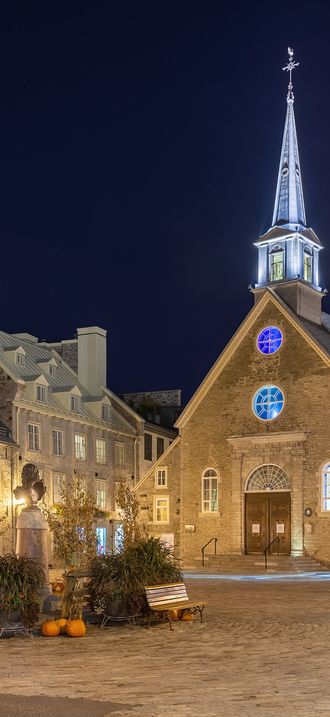 Place Royale and Notre-Dame-des-Victoires at night