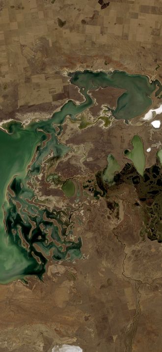Tengiz lake, Kazakhstan, near natural colors satellite image LandSat-5, 1998-09-15