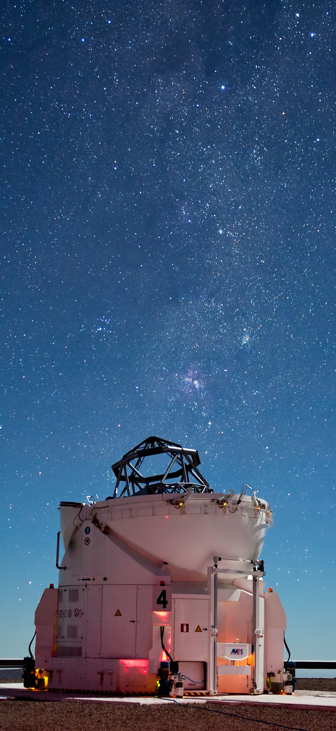 Starlight shines brightly above Paranal