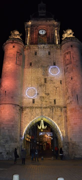 Illumination de la Porte de la Grosse-Horloge pour les fêtes de fin d'année