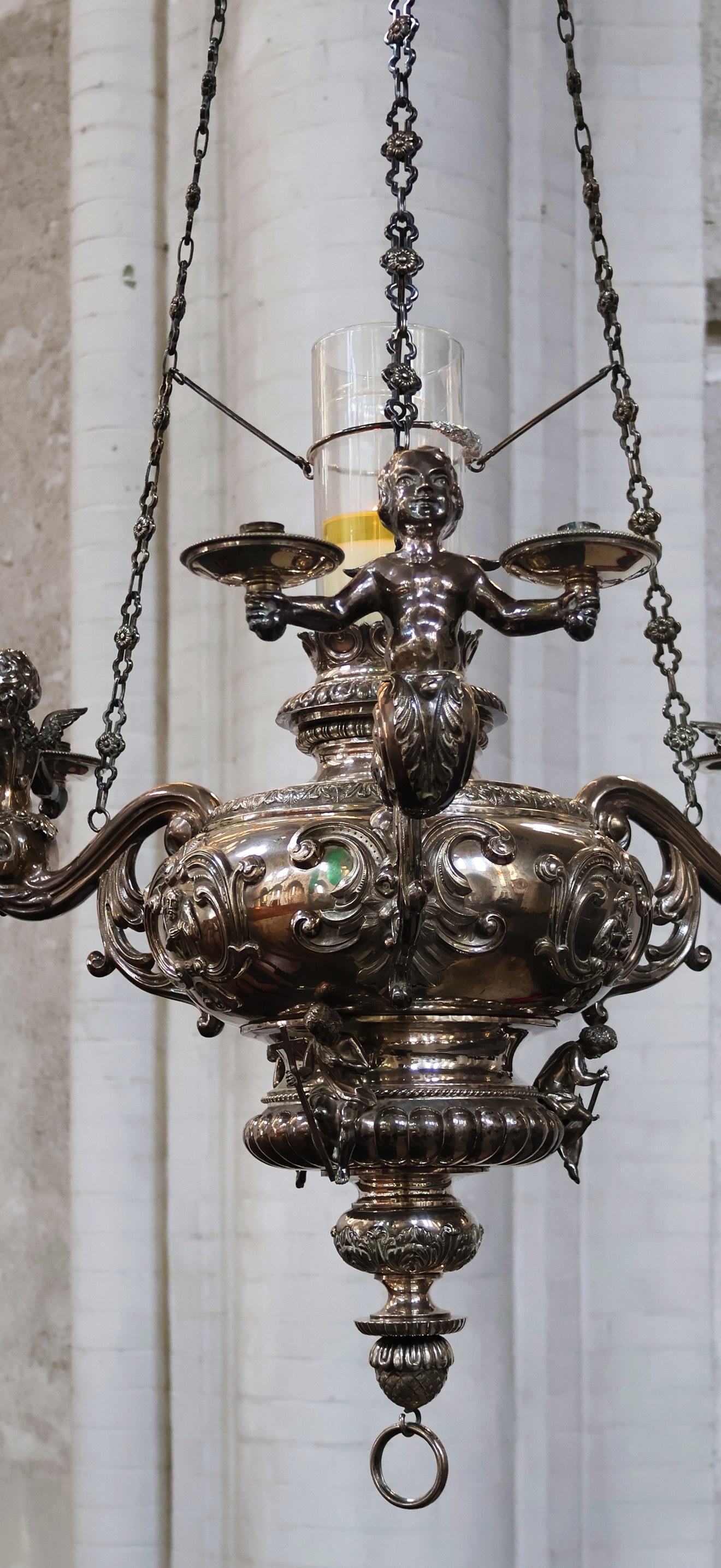 Ulvenhout Sint-Laurentiuskerk zilveren godslamp