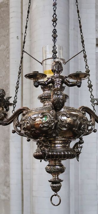 Ulvenhout Sint-Laurentiuskerk zilveren godslamp