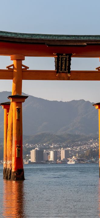 Itsukushima Shrine torii-2