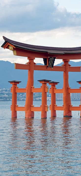 Itsukushima-jinja torii, Miyajima, Japan