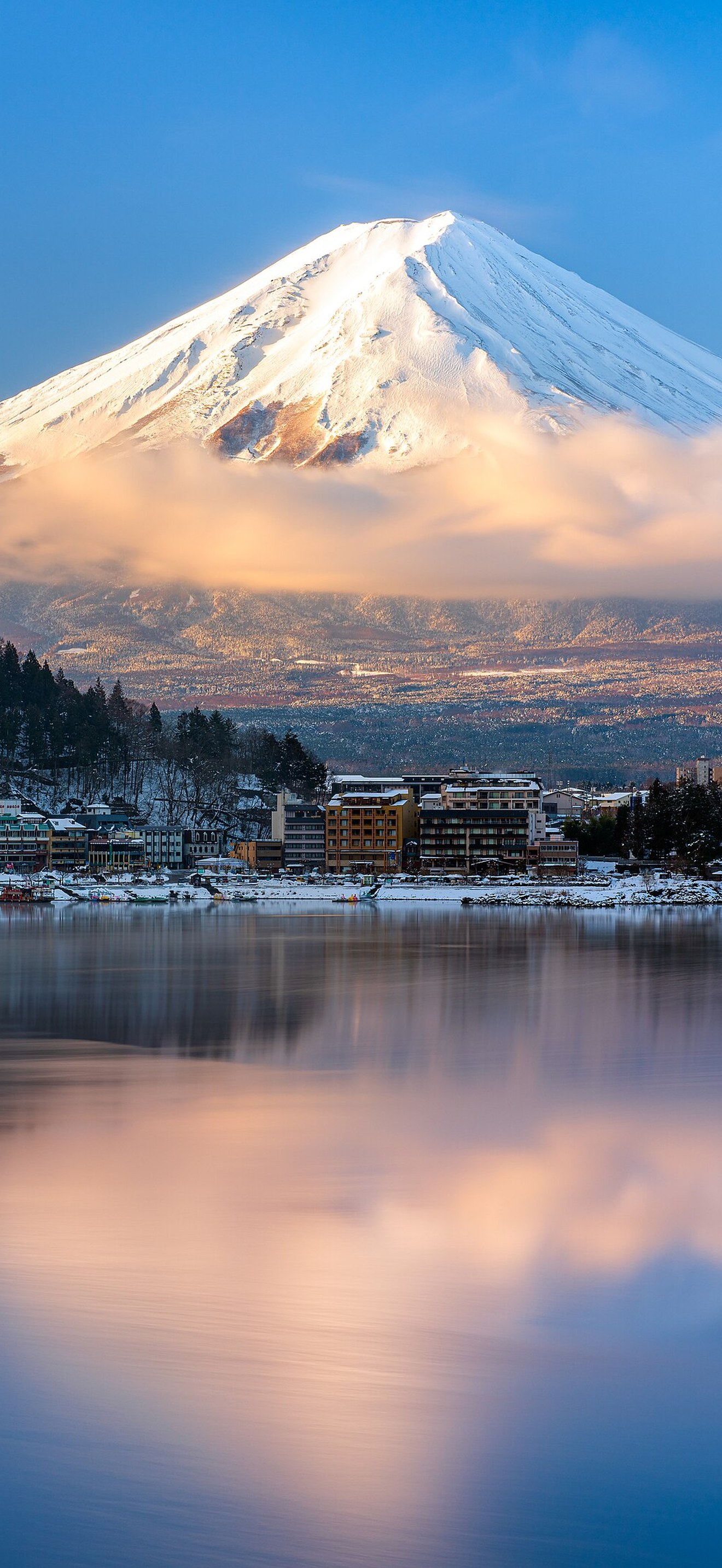 Fuji-san Sunrise - Flickr - romainguy
