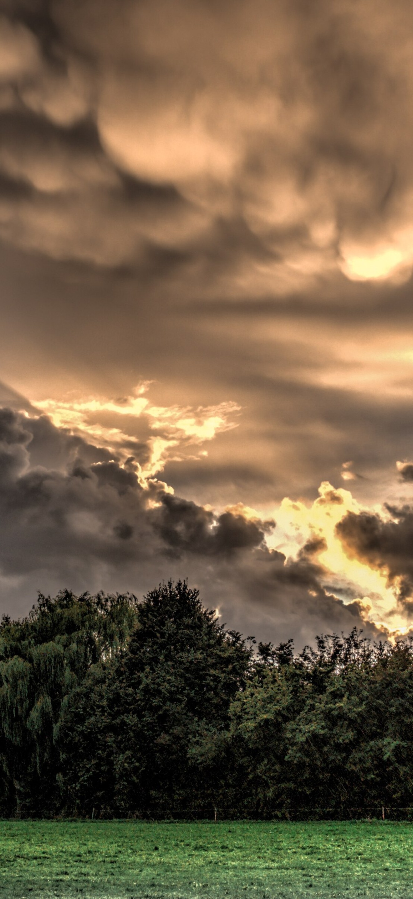 Nature-clouds-hdr-phenomenon