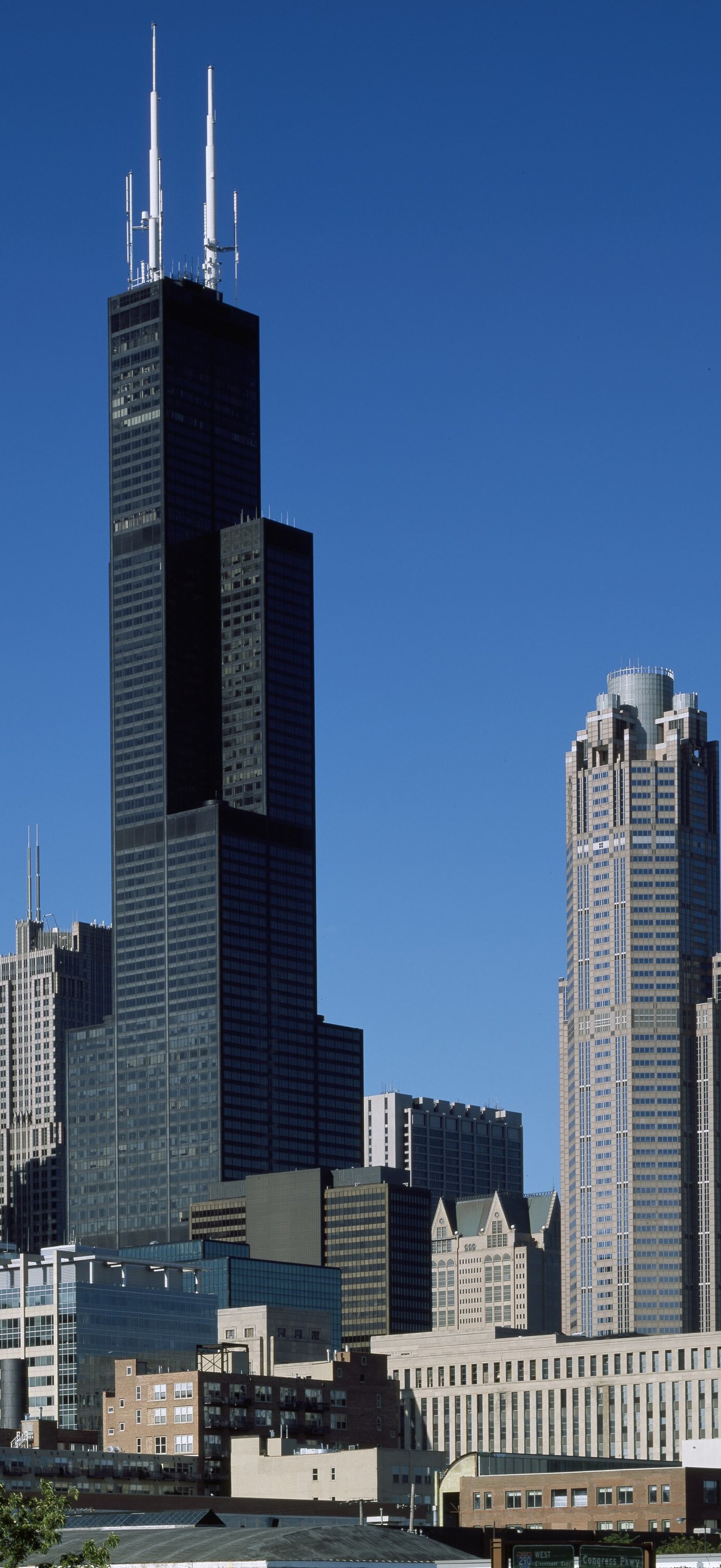 Skyline view of Chicago, Illinois, dominated by Willis Tower, long known as Sears Tower