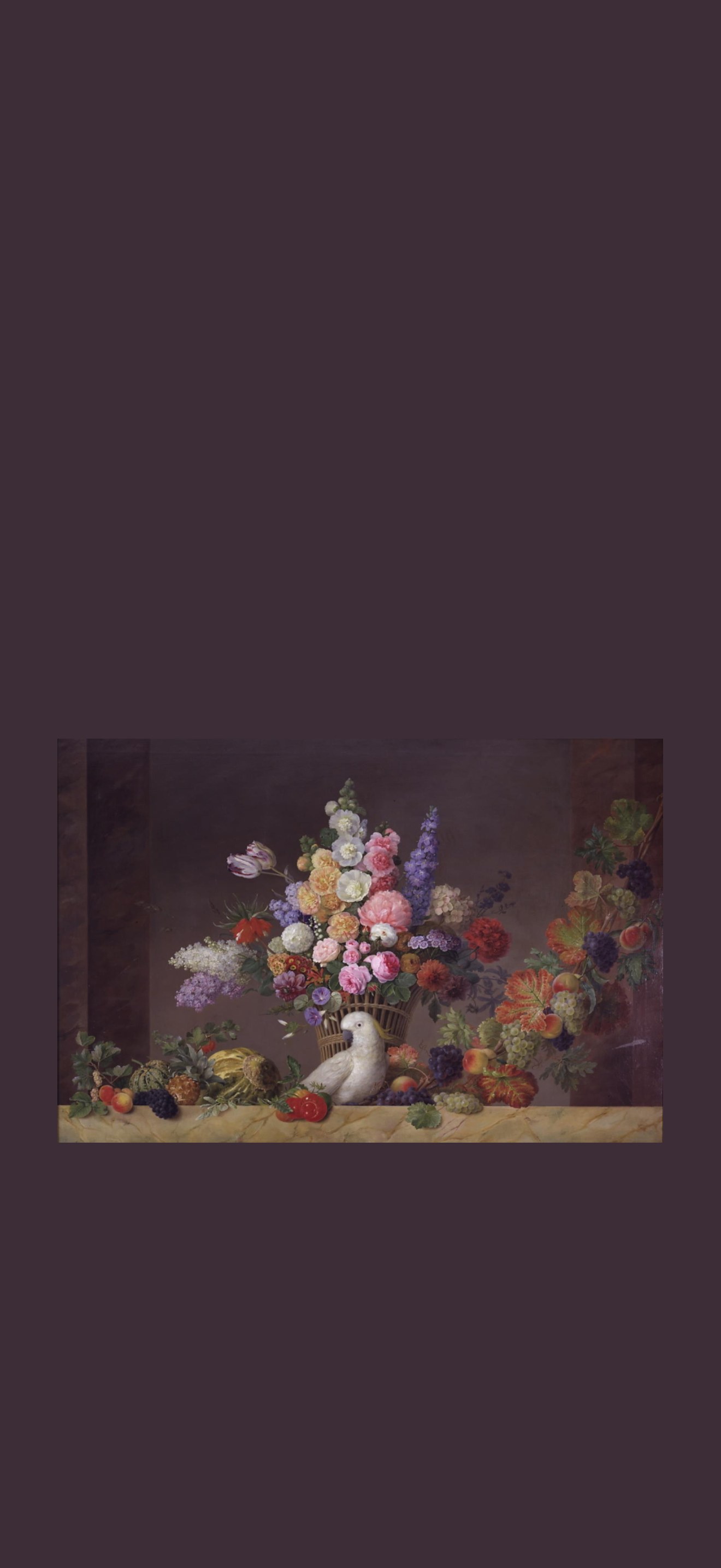 En kurv med blomster, en kakadue og en frugtranke